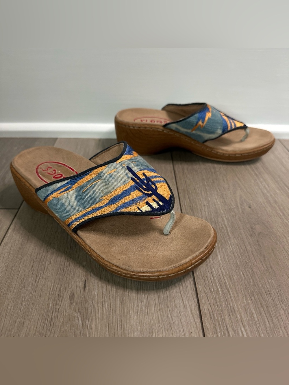 Klogs Sandals Womens 6.5 M Wedge Thong Platform Comfort Western Scene Cactus